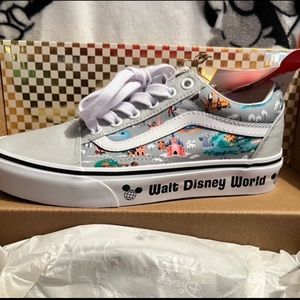 NWT never worn. I bought the wrong size. Thought they were a  Mens 5.5. NOPE! :(